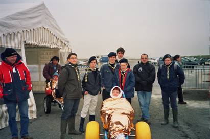 La patrouille entourant Annie, la sur du CG